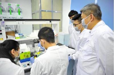 我校首間集教學(xué)、科研、臨床應(yīng)用“三位一體”醫(yī)學(xué)研究與試驗(yàn)發(fā)展實(shí)驗(yàn)室正式投入使用